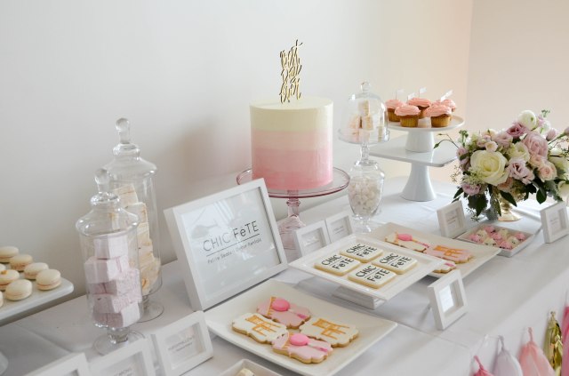chic fete party decor - pink and gold party table