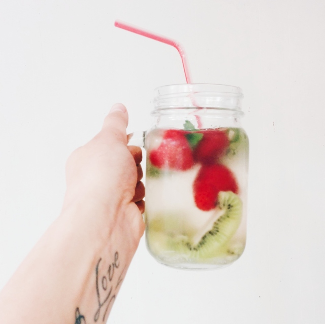 Strawberry, kiwi and mint flavoured water recipe